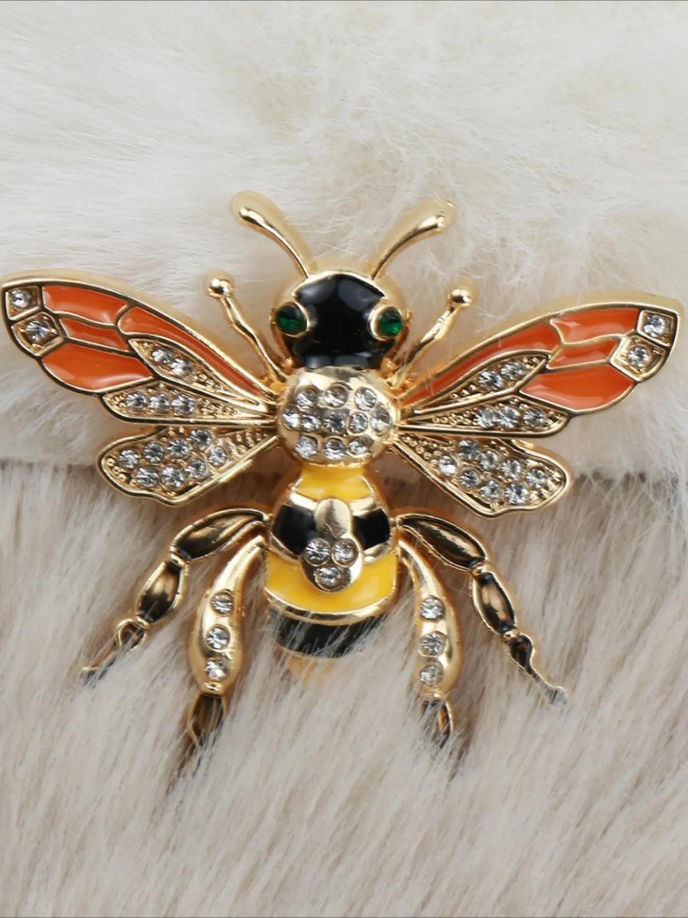Fashion Bee Design Brooch, Sparkling Brooch, Rhinestone Decorated Insect Design Brooch, Durable Metal Pins, French Pin, Lapel Brooch, Clothes Accessories for Women & Men, Creative Gift, Fashion Accessory, Jewellery
