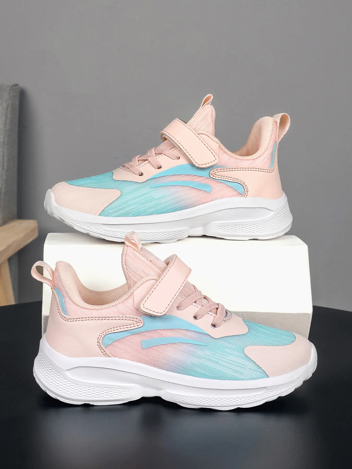 Girls' Flyknit Sports Shoes Sneakers Low Ankle Nonslip Trainers, Lightweight Breathable Upper, Soft Comfortable Non-Slip Durable Sole, Cool Color Block Design, Perfect for Daily Commute