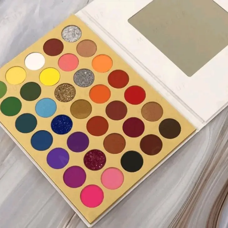 Uproar eyeshadow pallet