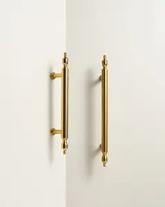 WINDSOR POLISHED BRASS CABINET PULL