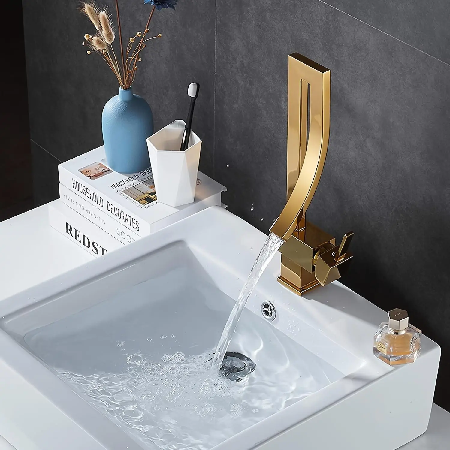 1pc Bathroom Sink Basin Faucet, Household Sink Single Handle One Hole Faucet, Hot And Cold Mixer Tap, Brass Ceramic Valve Core Faucet Luxury Golden, Matte Black