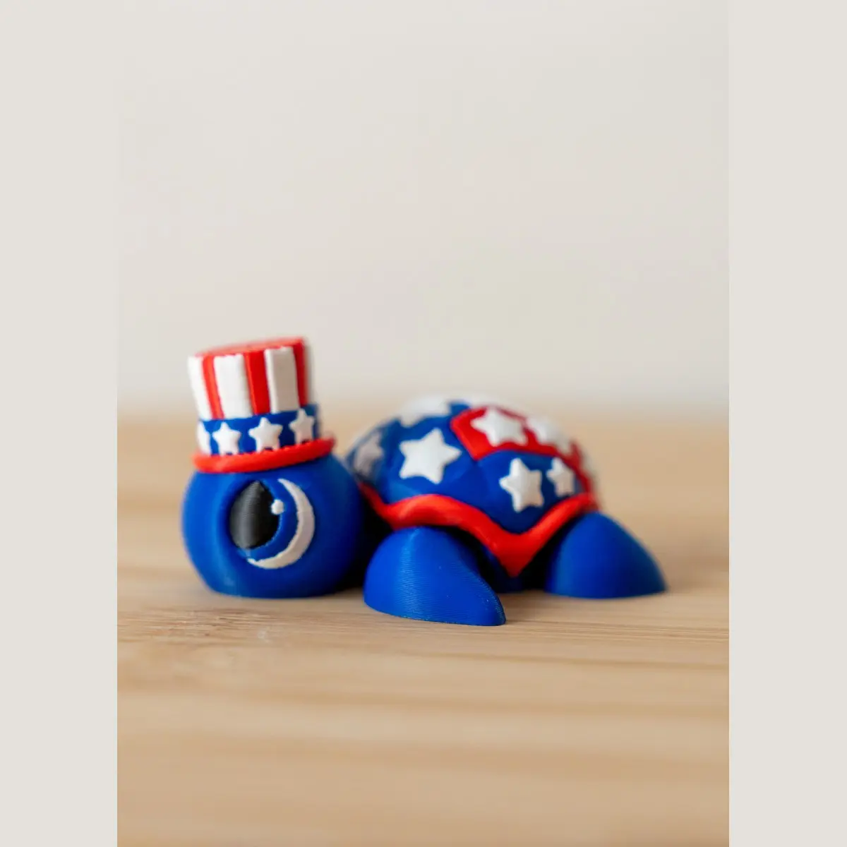 Patriotic Turtle Articulated Fidget Toy - 3D Printed Flexi Turtle with USA Flag Hat - Sensory Desk Toy for Kids & Adults - July 4th Gift, No Assembly