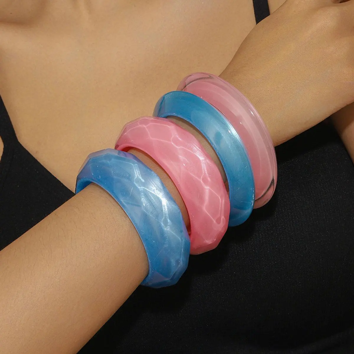 Fashion Pink Blue Acrylic Carved Geometric Bangles for Women Resin Wide Bangle Bracelets Girls Chunky Jewelry Ocean