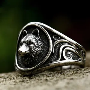 GTHIC Vintage Fierce Wolf Stainless Steel Ring Spirit Animal Jewelry for Men Women Daily Wear