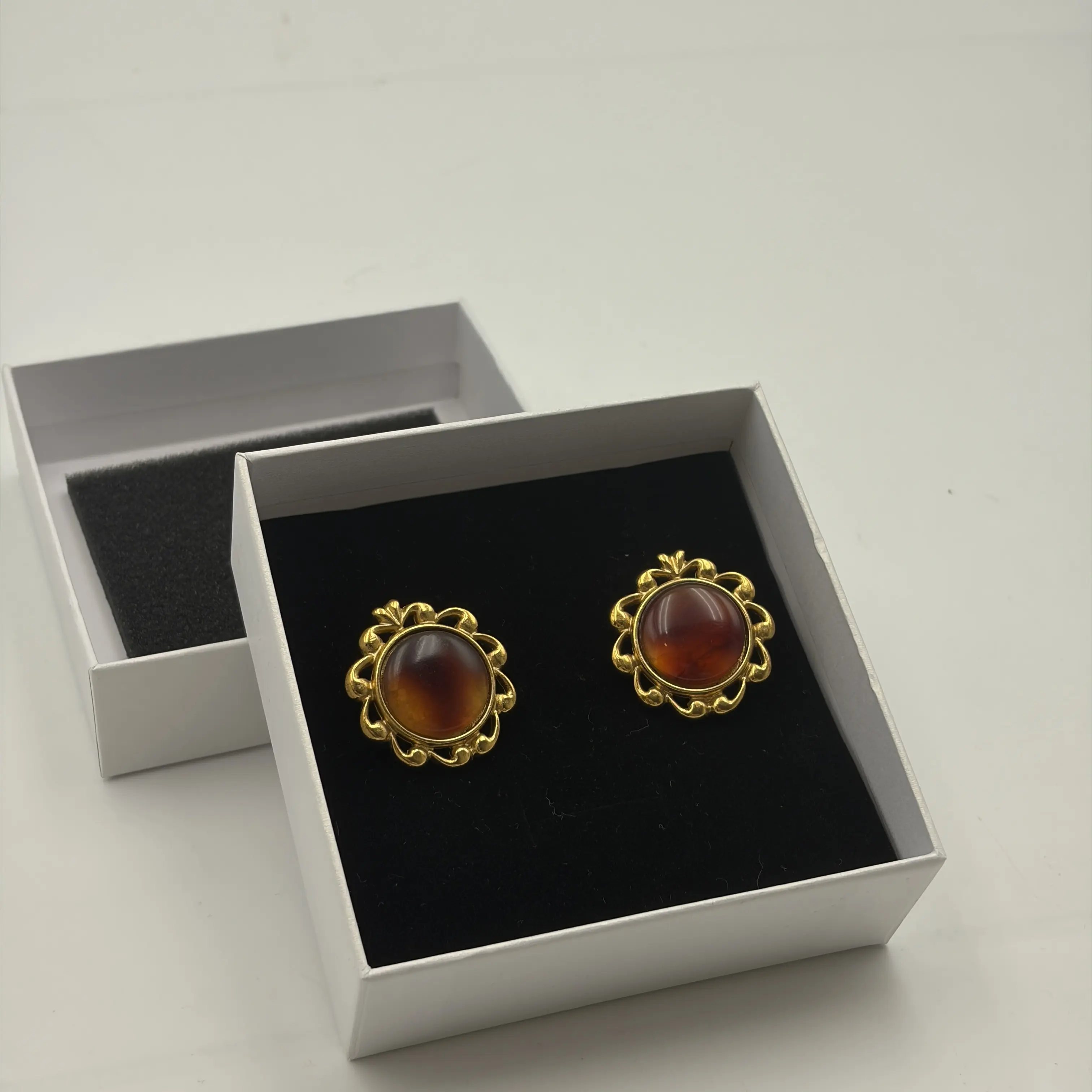 Pre-owned H5 Saint Laurent inlaid medieval ear clipH20876