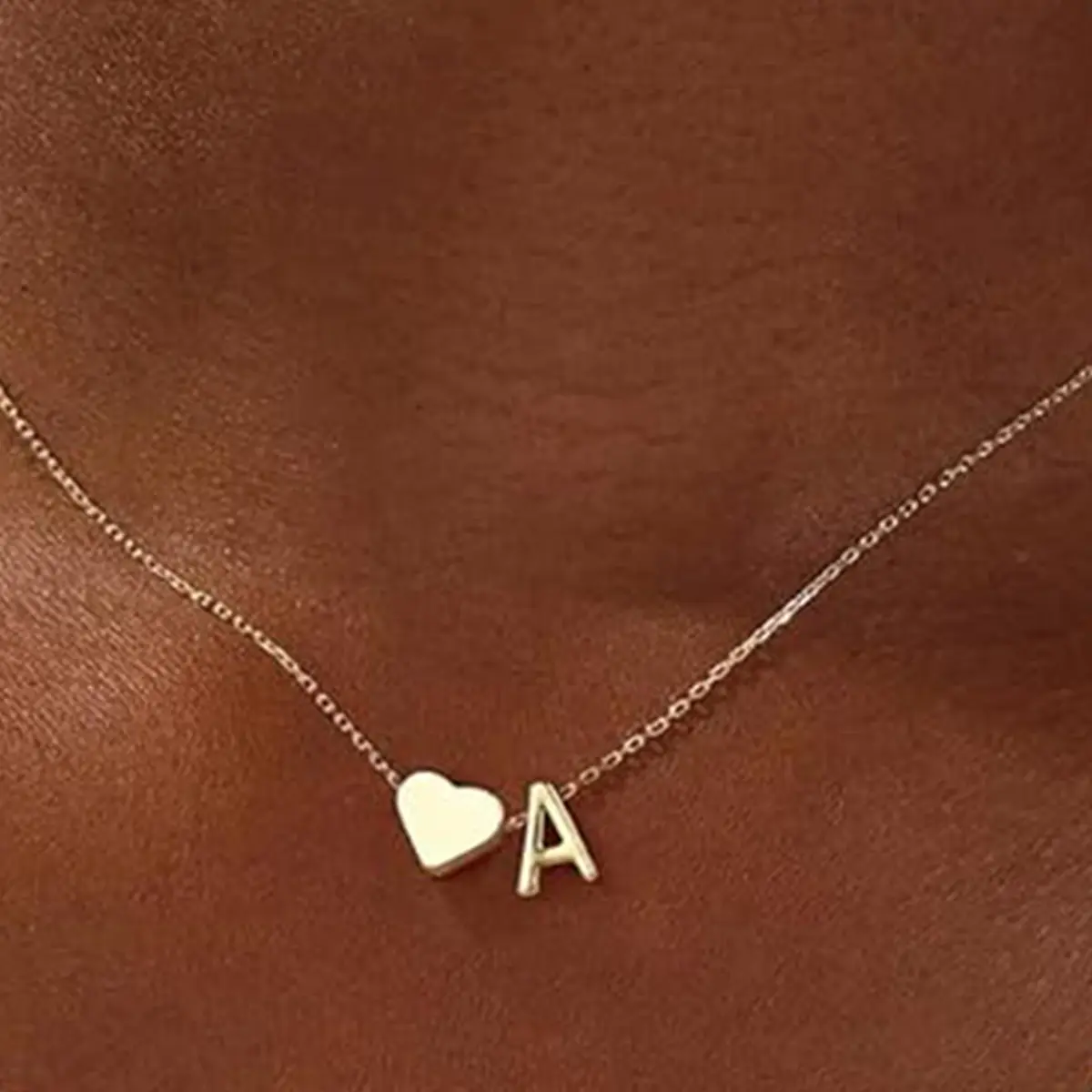 Women's 18K gold-plated stainless steel heart-shaped letter necklace, a suitable jewelry gift for women on Christmas and anniversaries.
