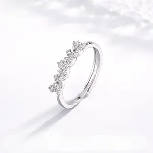 Elegant Crown Moissanite Ring S925 0.3 CT - Round Cut - Lore Jewelry
