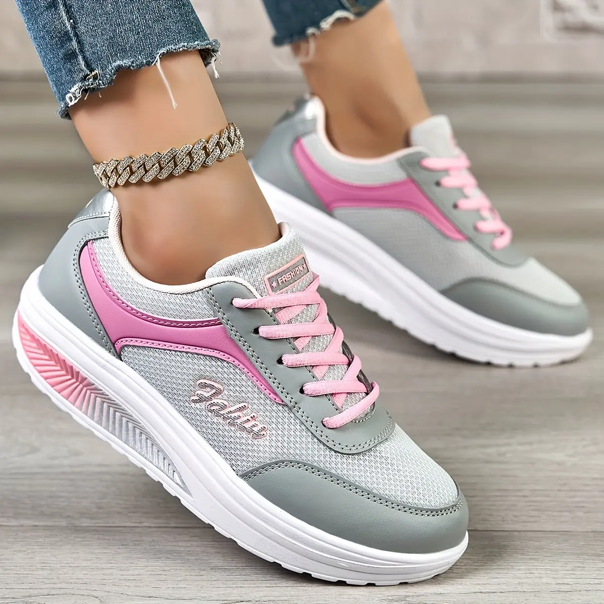 Shake shoes for women, casual shoes, women's dance shoes, mesh thick-soled height-increasing running shoes, sports shoes for women, autumn travel sneakers