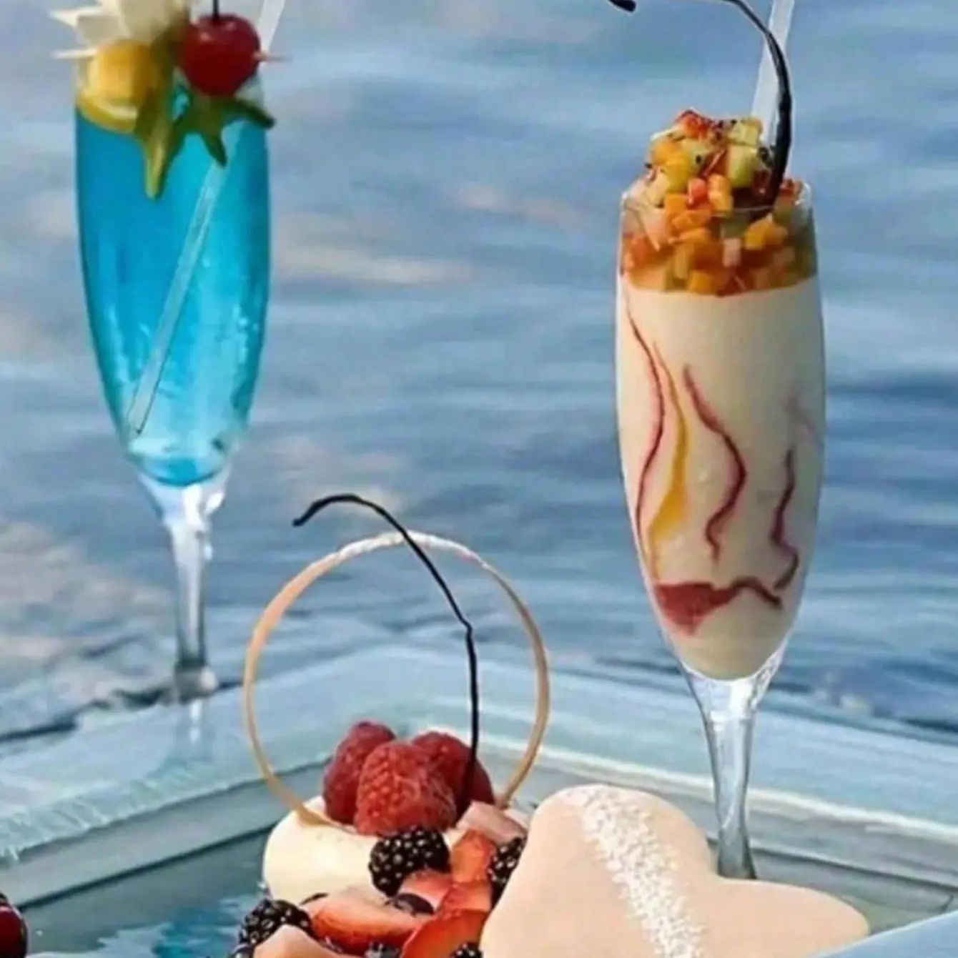Elegant Rotating Stirrers Set of 10, Transparent Crystal Drink Stirrers, Perfect for Desserts and Coffee, Party Gifts