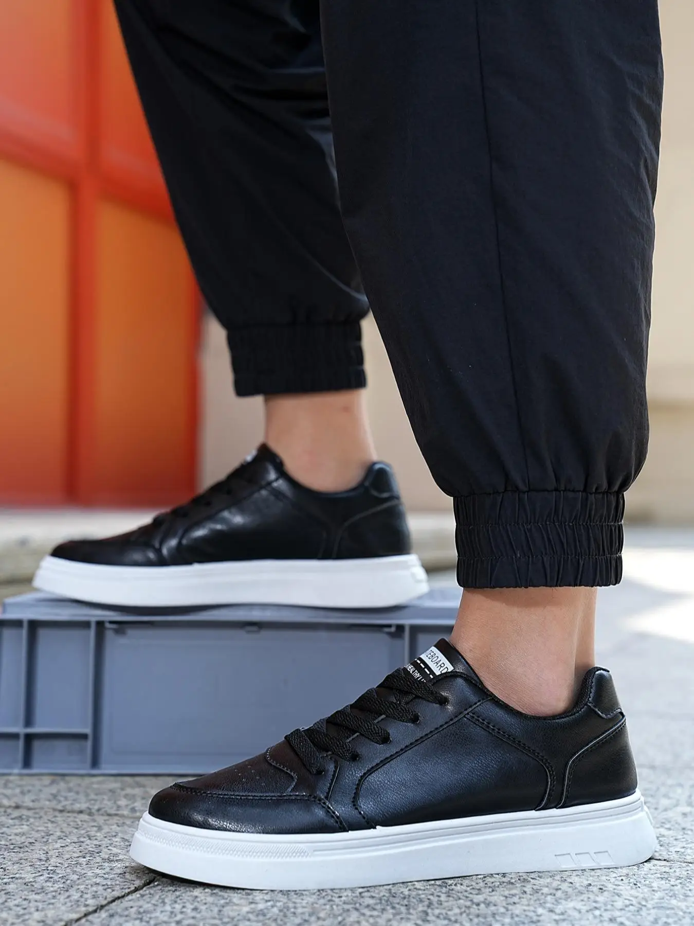 Men's Flat Low Top Lace Up Front Sneakers, Skate Sneakers for Outdoor, Trendy Anti-skid Skate Shoes, New Shoes