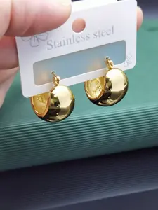 304 stainless steel C-shaped round ball earrings, ear accessories, studs, dangle earrings for women, plated with 18K gold, light luxury fashion, suitable for daily wear/parties/as gifts.