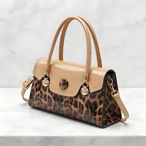 Boston women’s handbag/crossbody bag with leopard print pattern and detachable shoulder strap