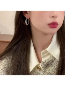 Women's French Matte Gypsy Star Hoop Earrings - Minimalist Circle Earrings Suitable for Everyday & Special Occasions, Versatile French Style