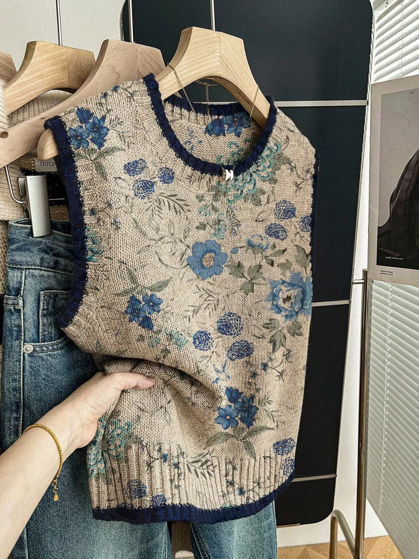 Women's Casual Loose-Fitting Round Neck Sleeveless Knit Top, Casual Comfy Vests, Aesthetic Vest, Deep Blue Color Block Print, Fall & Winter Fashion, Outerwear