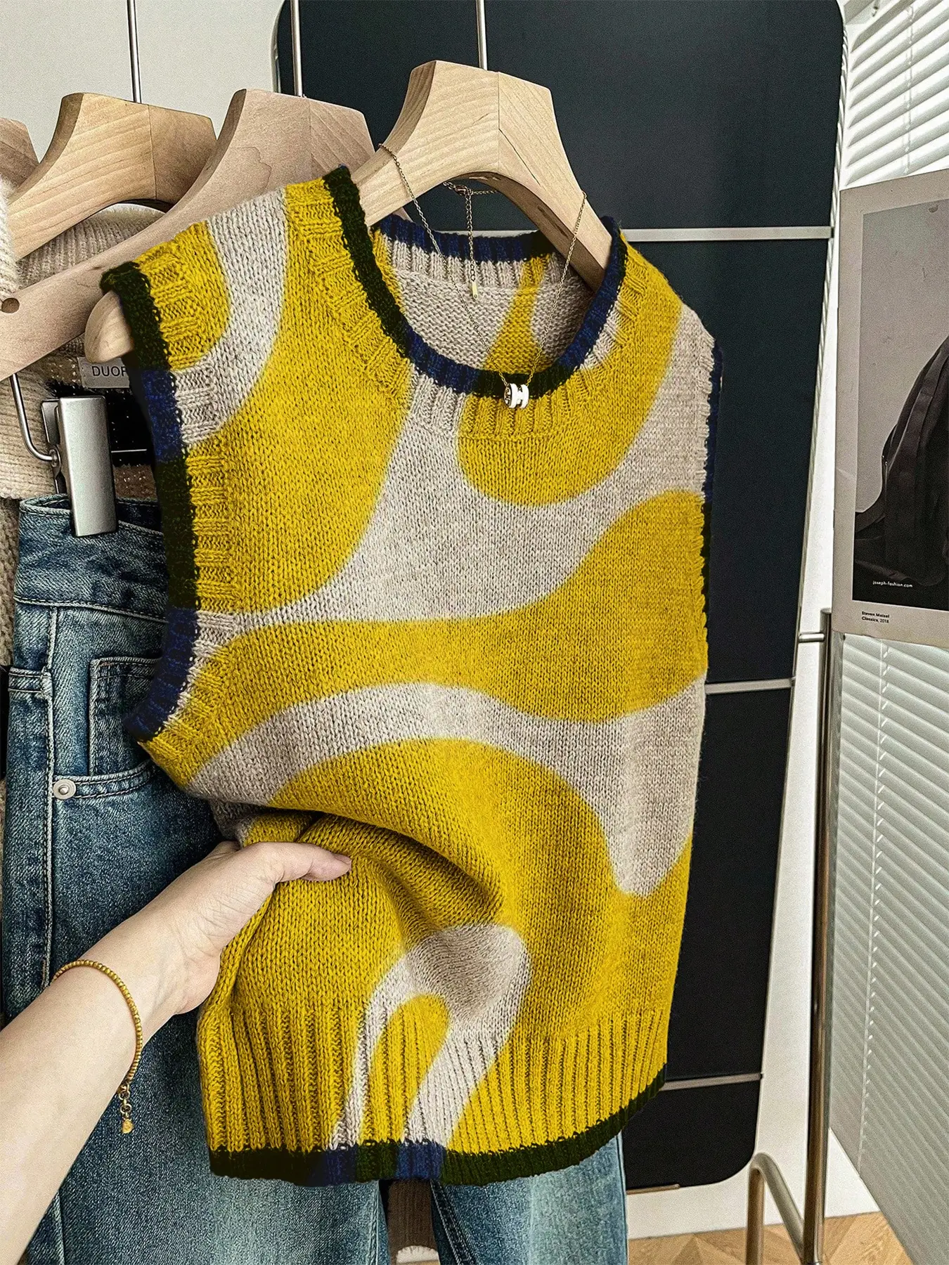 Women's Loose-Fitting Round Neck Sleeveless Knit Top, Casual Sleeveless Vest, Deep Blue Color Block Print Design, Perfect for Spring & Summer, Colorblock Knit Vest, Knit Vest Tops