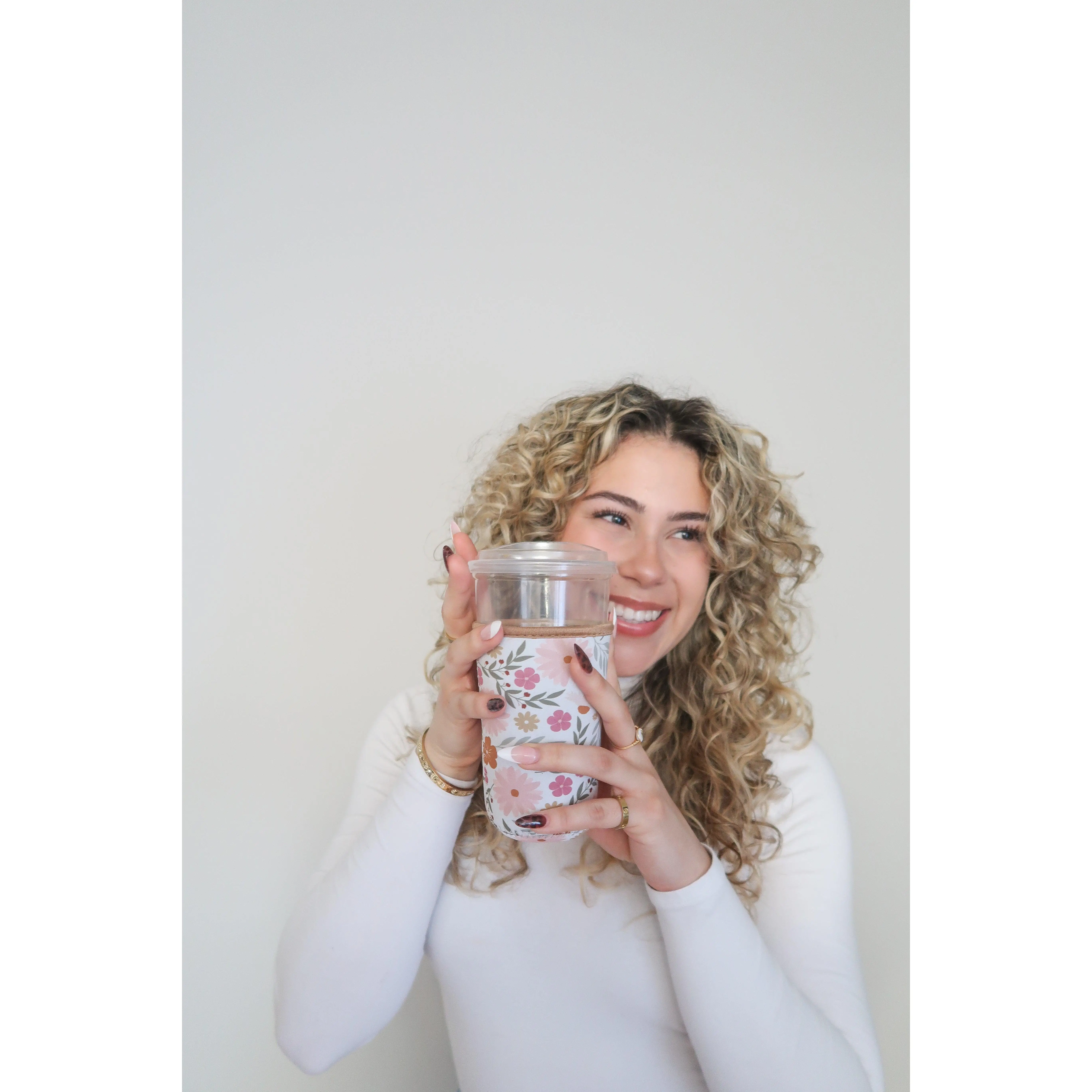 Frederick Family Stylish Iced Coffee Drink Sleeve for Flower Beverage Cups - Checkerboard Design - Enhances Visual Appeal & Keeps Drinks Hot/Cold - Pr