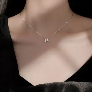 Silver lucky four-leaf clover and crystal-encrusted simple yet elegant versatile necklace, suitable for girls on Valentine's Day, mother's day, mother, mother's day, as a gift Fashionable Collarbone Chain autumn rapper link slip cross boat anchor