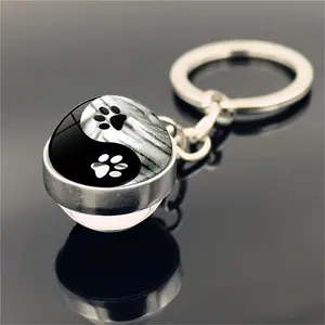 1pc Fashion Jewelry Double-sided Spherical Keychain with Black and White Tai Chi Dog Paw Pattern Zinc Alloy Pendant Keychain, Suitable for Male and Female Birthdays, Graduation Ceremonies, Christmas Parties, Creative Jewelry Gifts