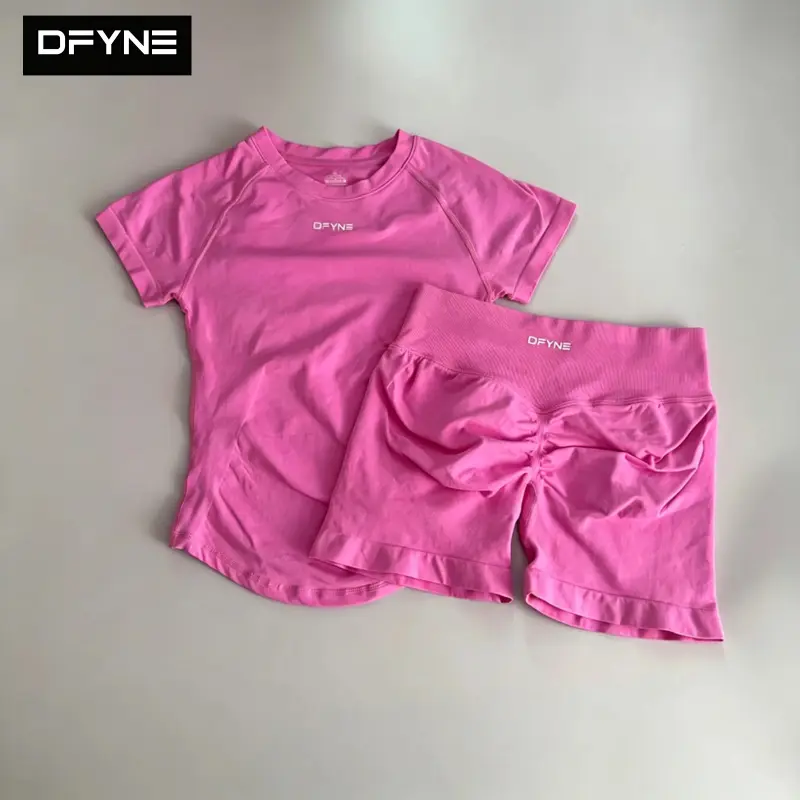 DFYNE Seamless Scrunch Workout Set – Short Sleeve Crop Top & High Waist Booty Shorts for Women