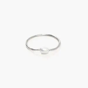 en route Thalassa Pearl Ring in Silver, Ocean‑Inspired Band with Lustrous Freshwater Pearl, Elegant and Modern Jewelry for Everyday Wear, Perfect for Layered Styling or Poetic Solo Accents
