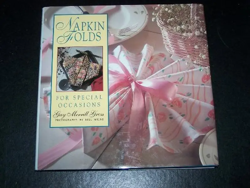 USED Book - Napkin Folds for Special Occasions by Gay Merrill Gross (Hardcover) - english