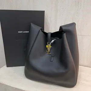 Pre-owned YSL leather Crossbody Bags Saint Laurent Le 5 À 7 Hobo（Z）