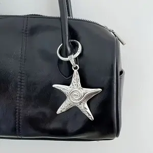 1pc Retro Star Shaped Zinc Alloy Keychain, Fashionable Women's Accessories, Retro Maritime Charm, Round Ring Buckle, Personalized Decoration for Bags and Jewelry