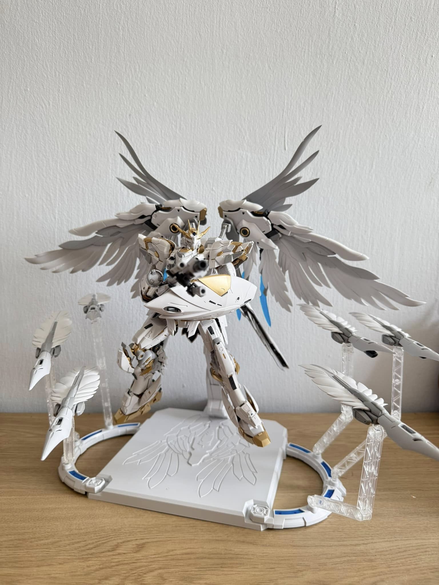 Funtasy Planet 1/100 Mecha Model Kit -Celestial Guardian Oberon, Articulated Action Figure Building Kit, 6 Funnels & Gold Pre-Painted Parts, Premium Gift for Adults & Teens