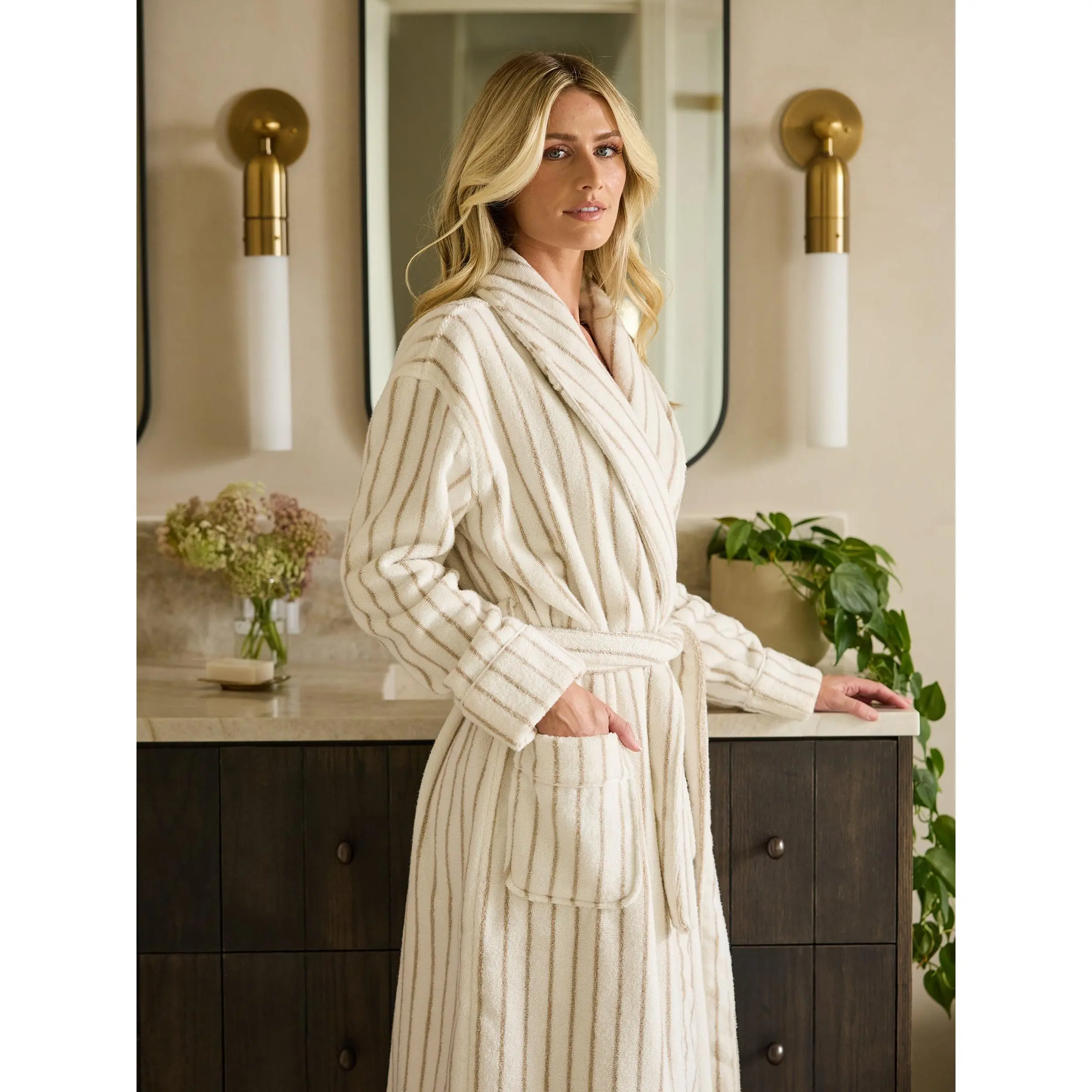 Cozy Earth Luxe Bath Robe | Ultra-Soft Bamboo Viscose & Cotton Robe with Zero-Twist Technology Cozy Earth Luxe Bath Robe | Ultra-Soft Bamboo Viscose & Cotton Robe with Zero-Twist Technology
