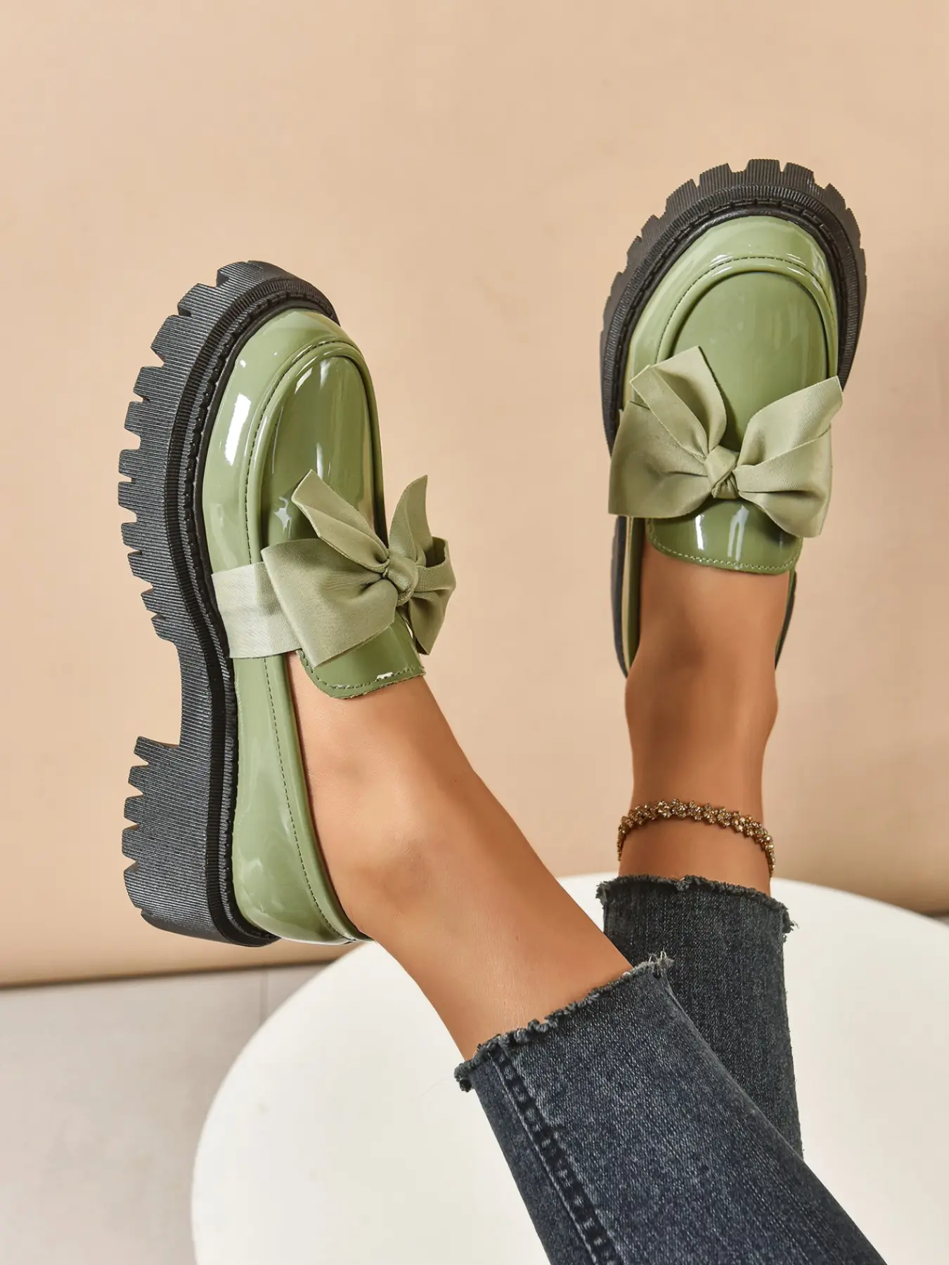 Fashion Women's Slip-On Loafers with Bow Design, New British Style Casual Shoes Comfortable and Durable Rubber Non-Slip Flat Shoes for Everyday Use