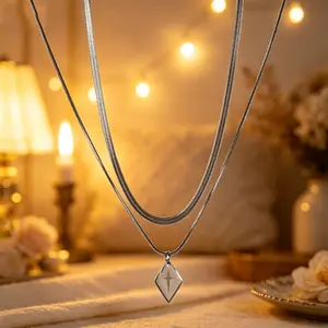 Minimalist double-layer stacked necklace, men's diamond-shaped pendant necklace, versatile accessory