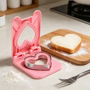 One piece set of heart-shaped sandwich cutting and sealing machines, food safety plastic and stainless steel pocket sandwich machines, simple press molds for children's lunch boxes, bento boxes, picnics, and school lunches