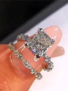 2Pc /Set Glamorous Fashionable Diamond Set Ring Rings for Women Fashion Jewelry for Festival Party Daily Clothing Decor Trendy Exquisite Wedding Engagement Promise Ring Ladies All-match Anniversary Party Birthday Valentine's Day Gift for Girlfriend
