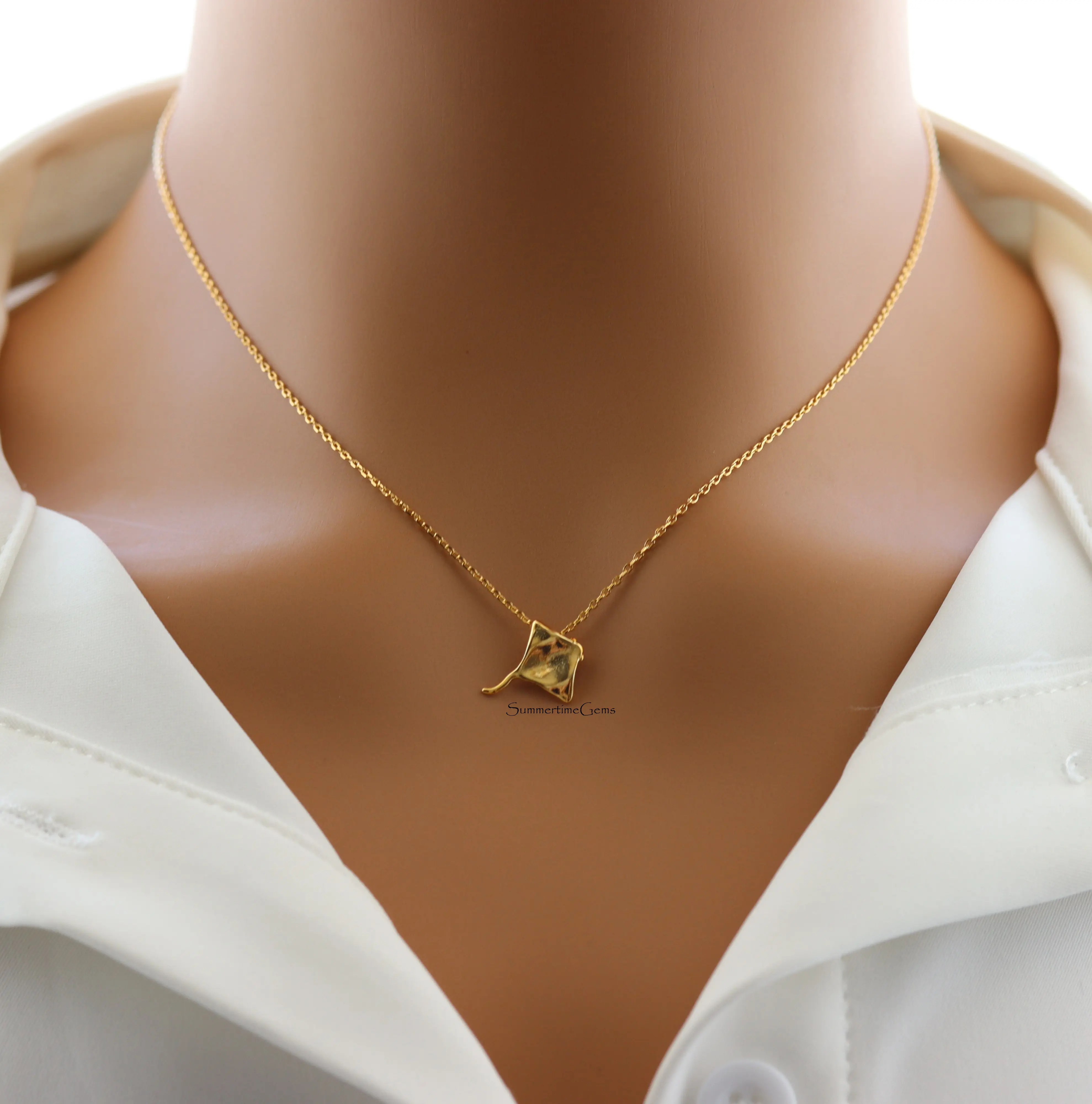18K Gold Plated Dainty Stingray Pendant Necklace – Ocean-Inspired Minimalist Jewelry for Sea Lovers