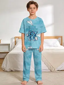 Light blue paper airplane number 67 cartoon 2-piece set: boys' digital printed short-sleeve pajamas with long sleep pants, made of flame-retardant fabric. A fashionable, trendy, casual, comfortable and soft pajama set, suitable for sleeping and home