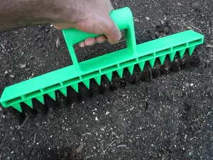 Gardinnovations Seed-in Soil Digger and Soil Spacer for Planting Seeds
