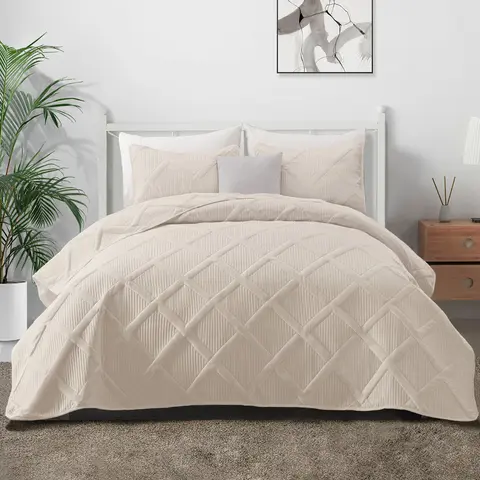 Exclusivo Mezcla Classic Striped Geometric Comfy Breathable Quilt Set - 2/3-Piece Household Bedding Set with Pillow Shams, Lightweight All-Season Bedspread for Bedroom Decor & Aesthetic Home Decor
