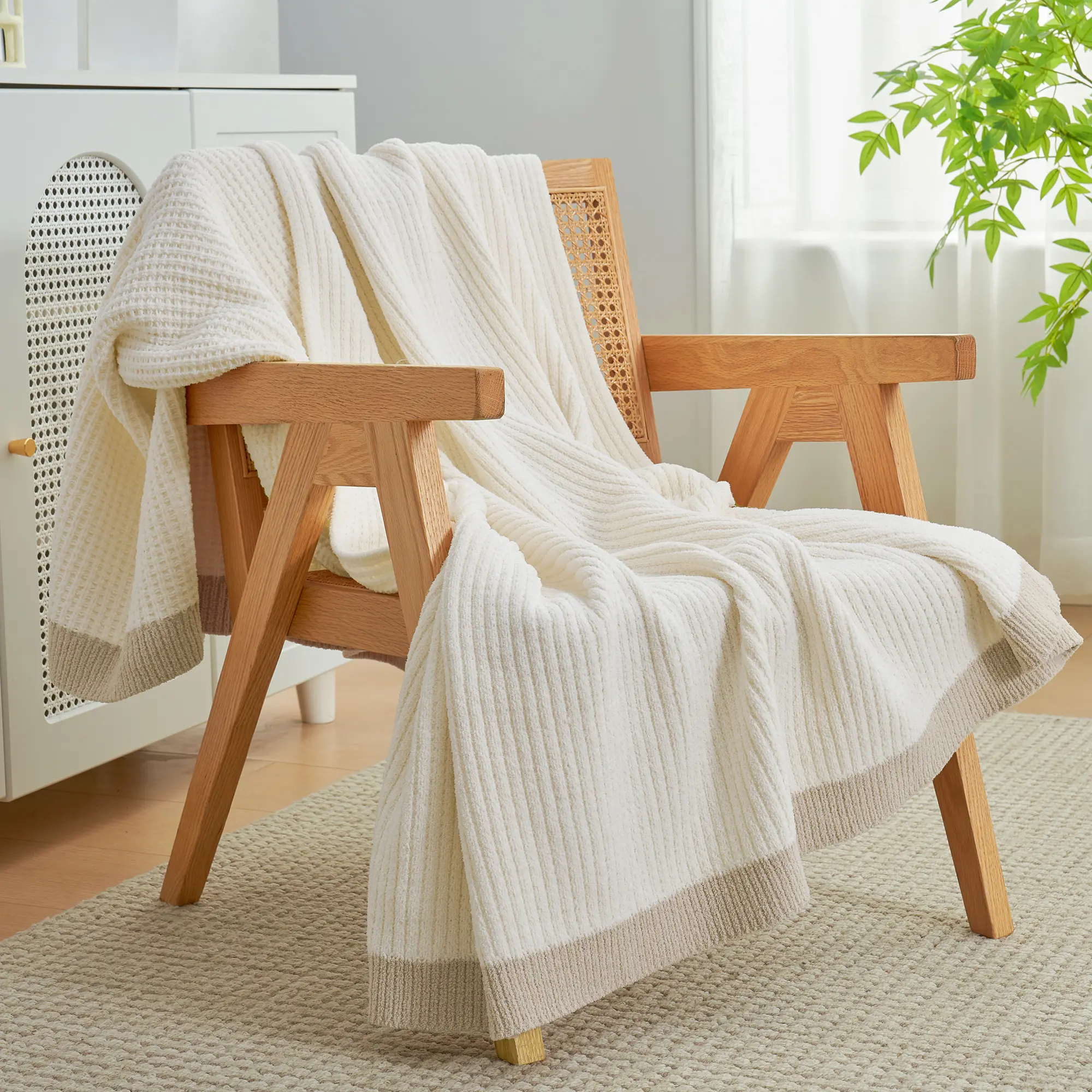 Amélie Home Chenille Waffle Queen Size Bed Blanket, Reversible Soft Cozy Knit Blanket Lightweight Warm Decorative Blanket for Bedroom