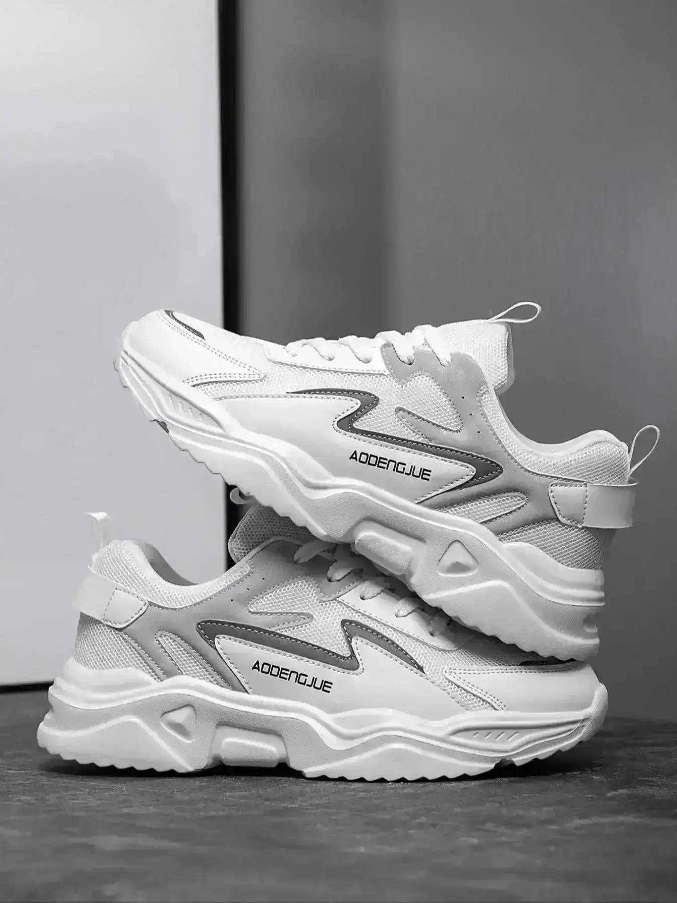 2026 Men Chic Lace Up Low Top Reflect Light Snkrs New Style Daily Airy Comfy Sports Running Shoes Male Uni Round multi sport easy street training Trendy Essential Footwear" fashion versatile comfortable lightweight