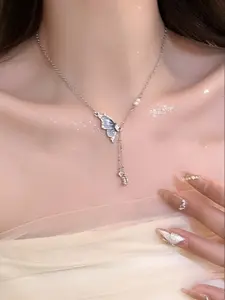 New Butterfly Tassel Zircon Necklace, Butterfly Pendant Necklace, Unique Design Clavicle Chain, Cold Style High-End Accessory, Perfect Gift for Girlfriend or Best Friend