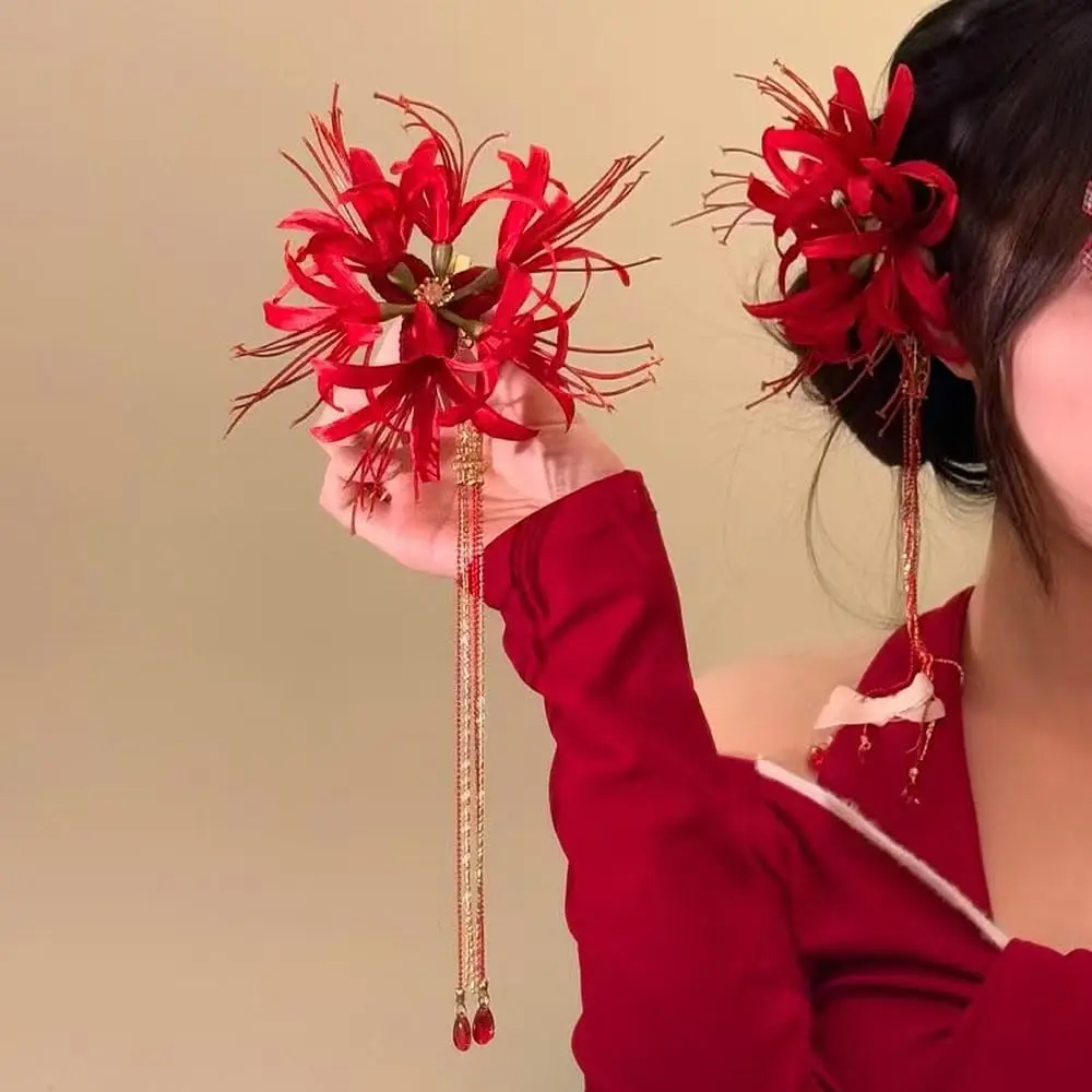 Gothic Red Spider Lily (Lycoris Radiata) Tassel Duckbill Hair Clips - Women's Whimsical Memorial Day Engagement Business Accessories, Decorative Hairpin，fresh hairclip, Fashion Hair Accessories, Wedding Hair Decor