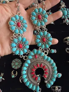 Vintage Turquoise Statement Necklace Boho Western Style Chunky Necklace for Women