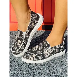 Women’s fashionable lace-up low-top sneakers with skull and rose print; casual, comfortable, breathable sports shoes; versatile round-toe women’s shoes; Halloween sneakers for everyday wear