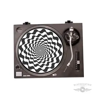 Graphic Black &amp; White Goofy Gear Optical Illusion Turntable Slip Mat