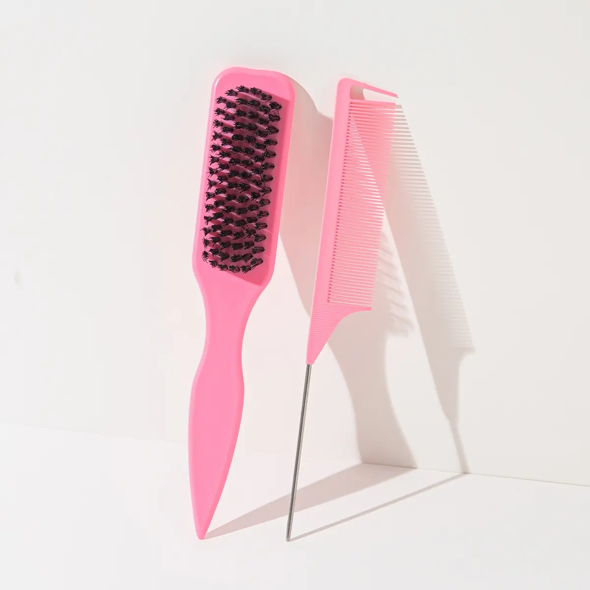 2 pcs of Leopard-print Pointed-tail Styling Combs, Hair Grooming Brush, Hairdressing Comb. The wide rat-tail design enables precise sectioning! Achieve smooth ponytails and sleek hair, and effortlessly manage flyaways and hair edges.