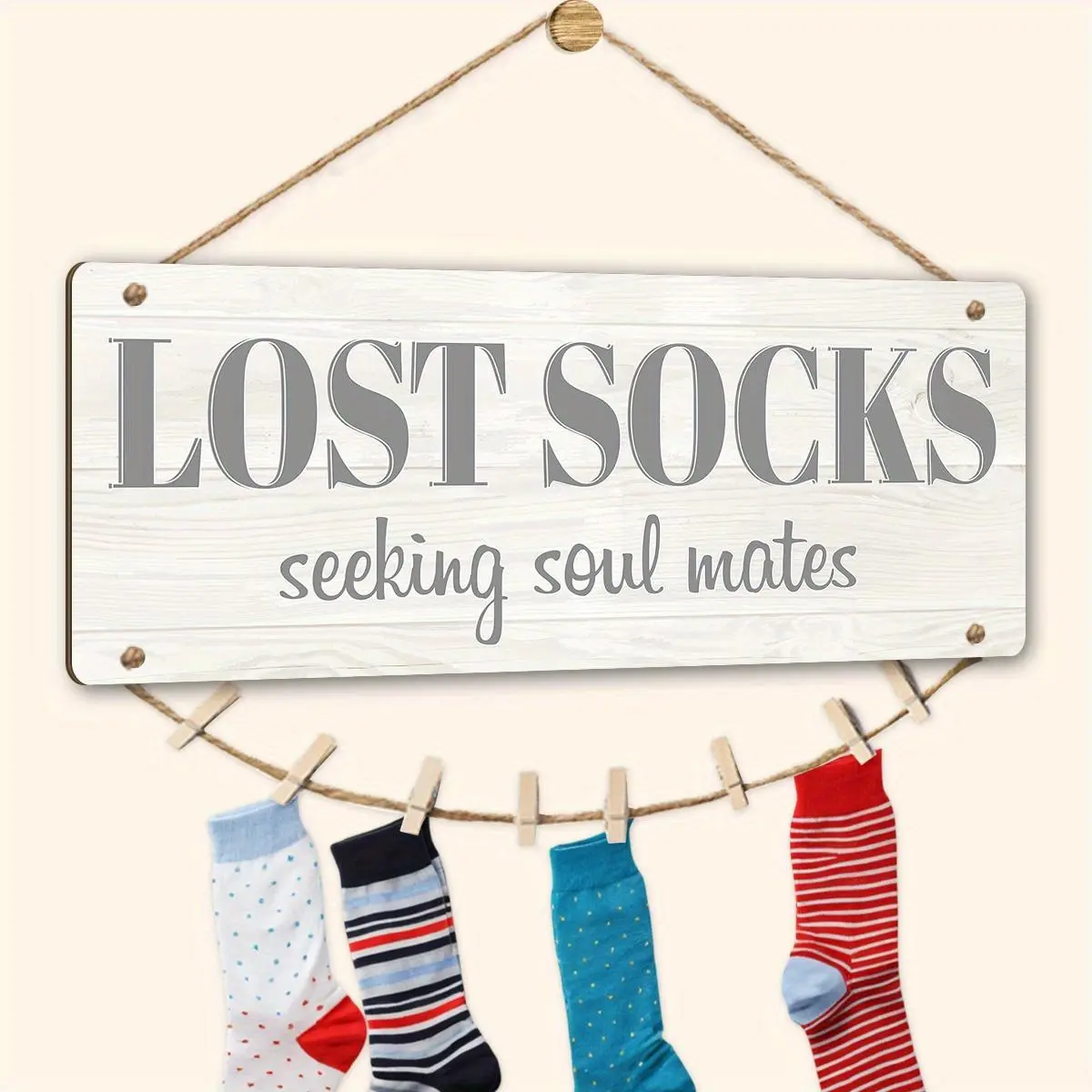 Lost Socks Laundry Wooden Sign, Rustic Farmhouse Design, 1 Set Laundry Room Decor, Including 1 Count Hanging Sign & 8 Counts Wooden Clips, Home Decor for Laundry Room, Ornaments, Artistic Home Decor