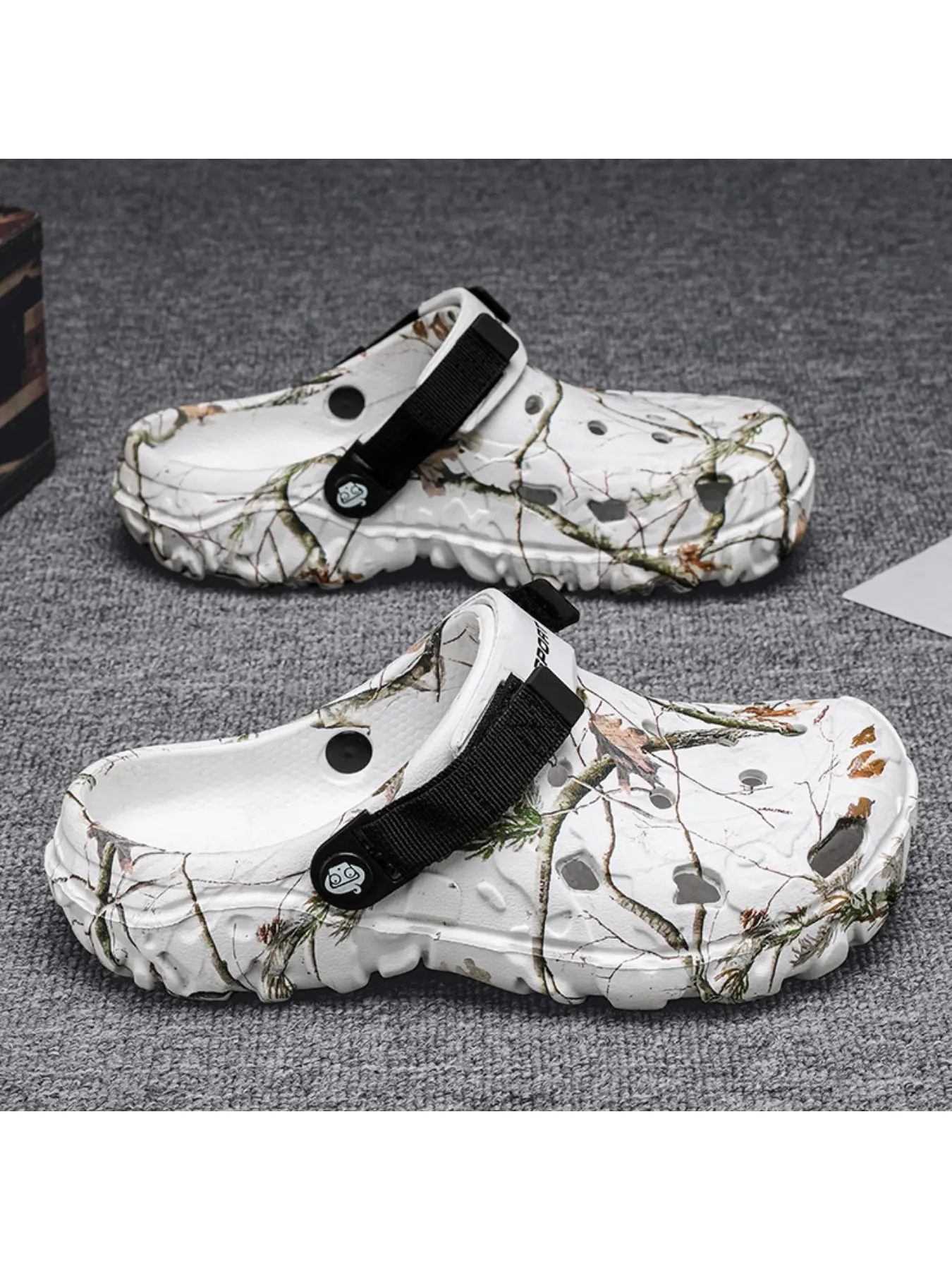 New Hole Design Summer Outdoor Thick Sole Two-Wear Sandals Beach Shoes Lightweight Breathable Slippers Footwear Walking Shoes Casual Slipper