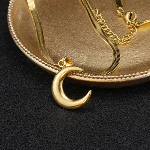 Niche Personality Artificial Gemstone Moon Necklace with Necklace Chain & Link, Versatile Fashion Jewelry Accessory, Limited-Time Birthday Gift Option