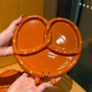 Cute Smiley Face Divided Plate – Ceramic 3-Compartment Tray for Snacks, Breakfast or Kids’ Meals, Kawaii Sectioned Dish