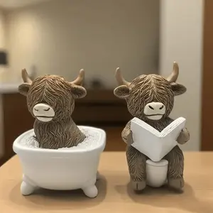 Highland cow bathroom decorations on the desktop - bathtub and toilet reading statues, Figurine, cute farmhouse decorations with books, durable resin desk decorations, desk accessories, statue ornaments, holiday decorations